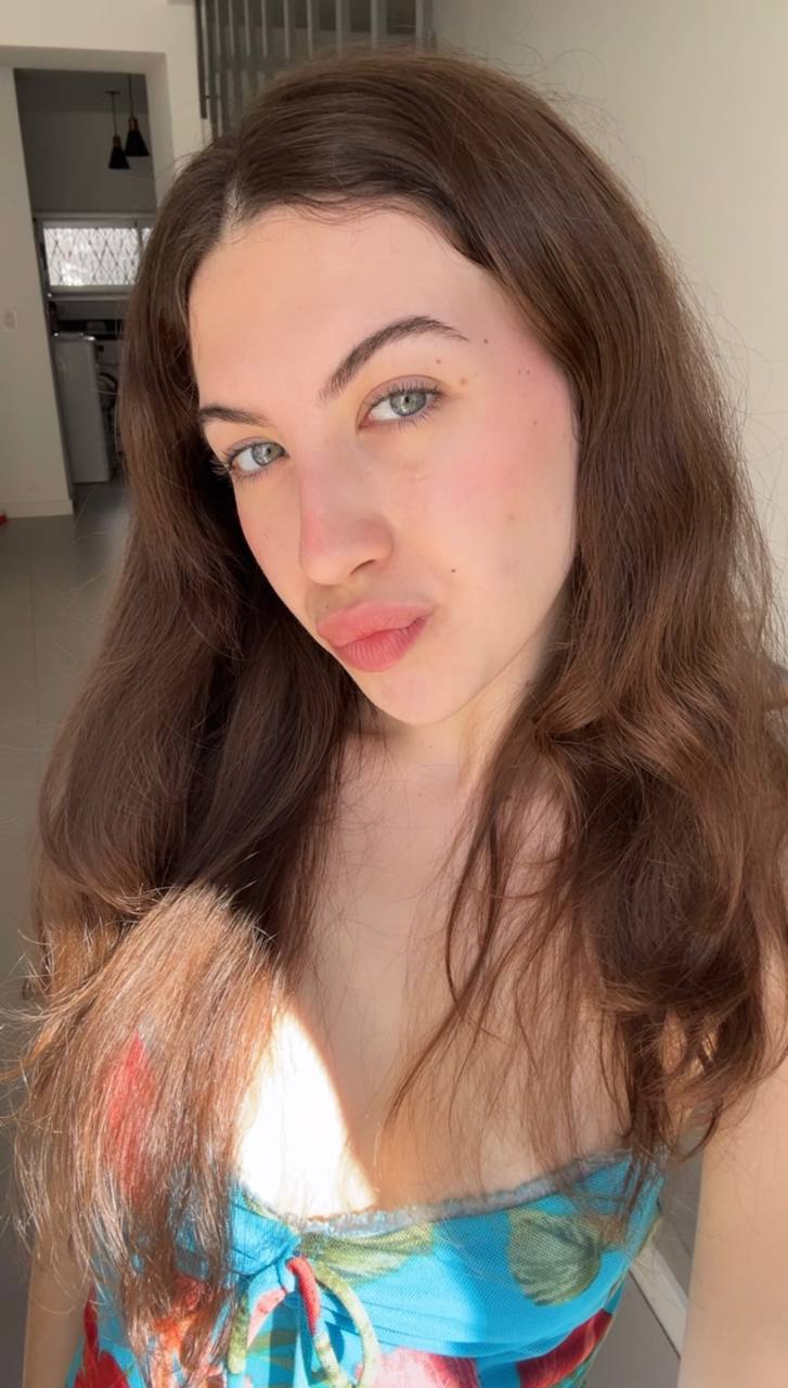 Nude girl Amber in Manama