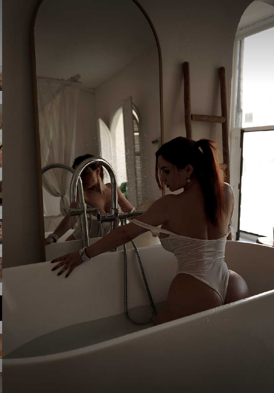 A playful frame from Miranda Faith nude — online in Manama