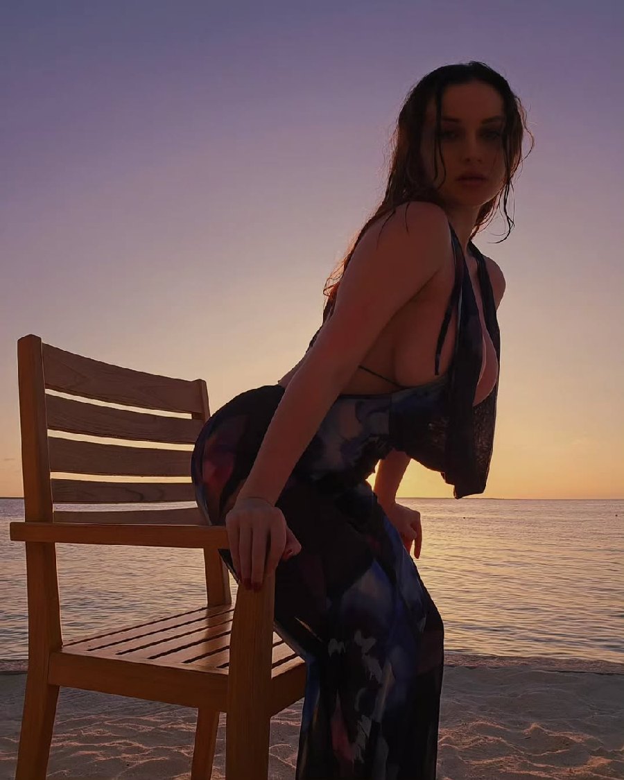 Sexy girl Miranda Faith nude in Manama