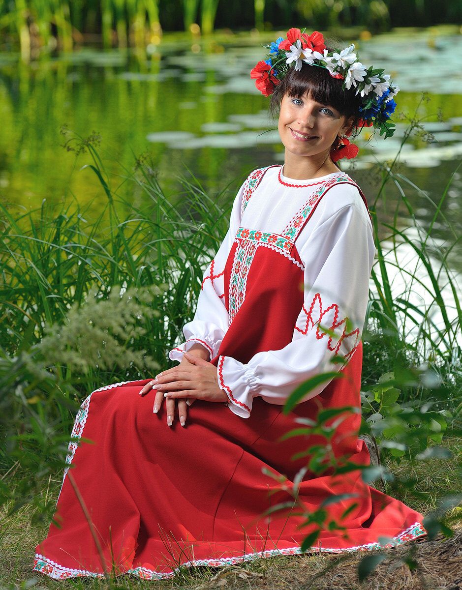 Beautiful girl Girls in Slavic costumes in Manama