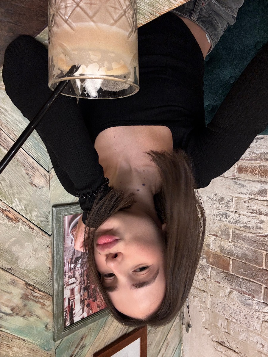 Fresh photos, fresh mood — Tina online in Manama